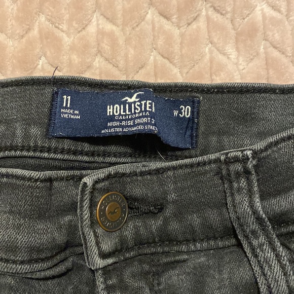 Hollister shorts, distressed, size 11 w30 - Picture 2 of 3
